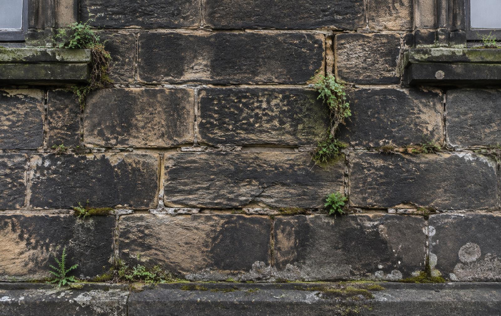 Sandstone restoration before works